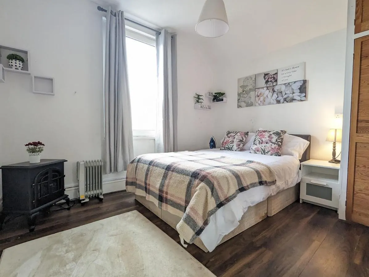 Whitchurch 1 Bedroom Apartment Cardiff 0*,  United Kingdom