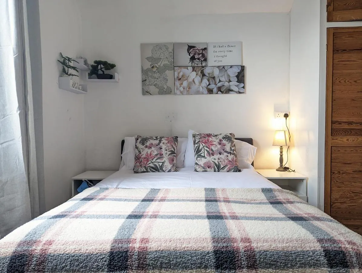 Whitchurch 1 Bedroom Apartment Cardiff 0*,